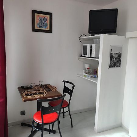 Gite Pour 6 Ou Chambre Pour 2 A Formigny Екстер'єр фото